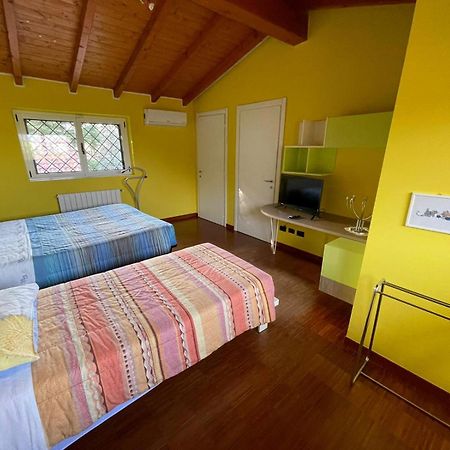 Lussuosa Villa Vicino Alla Stazione Caronno Pertusella Εξωτερικό φωτογραφία
