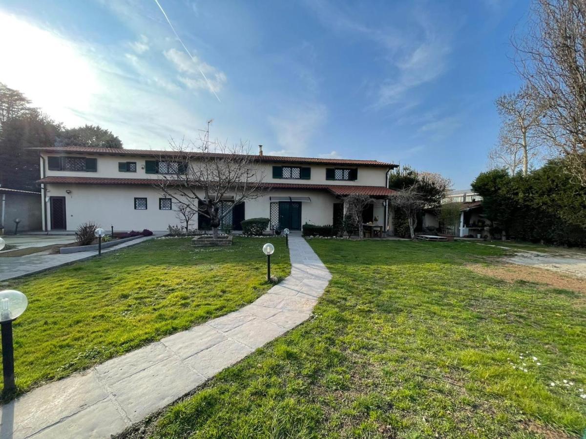 Lussuosa Villa Vicino Alla Stazione Caronno Pertusella Εξωτερικό φωτογραφία