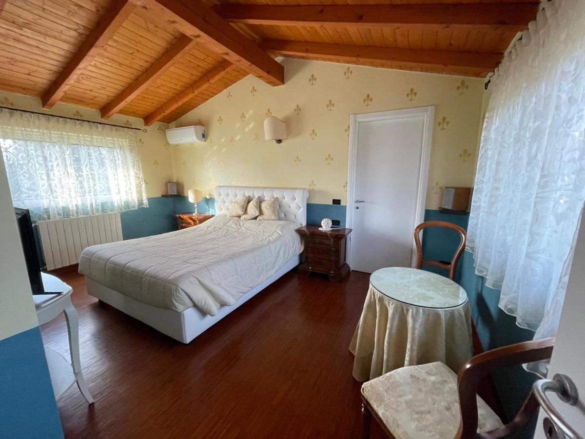 Lussuosa Villa Vicino Alla Stazione Caronno Pertusella Εξωτερικό φωτογραφία