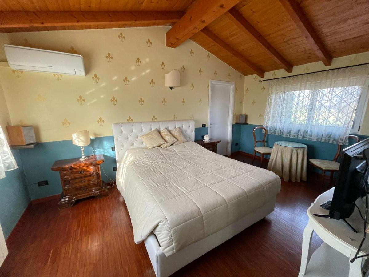 Lussuosa Villa Vicino Alla Stazione Caronno Pertusella Εξωτερικό φωτογραφία
