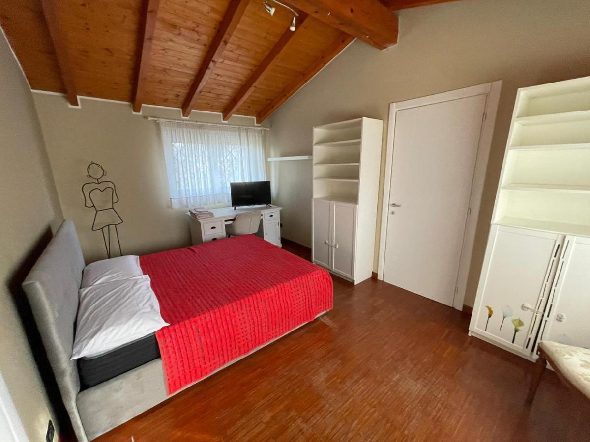 Lussuosa Villa Vicino Alla Stazione Caronno Pertusella Εξωτερικό φωτογραφία