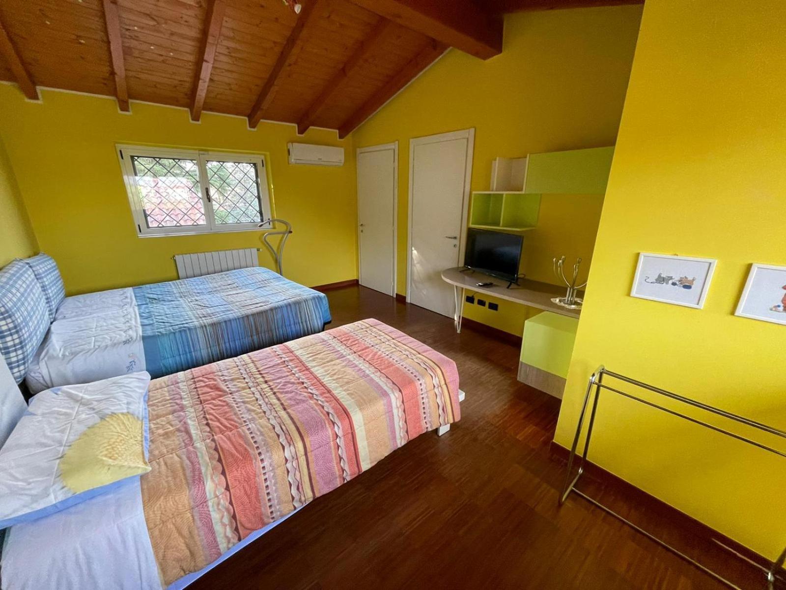 Lussuosa Villa Vicino Alla Stazione Caronno Pertusella Εξωτερικό φωτογραφία